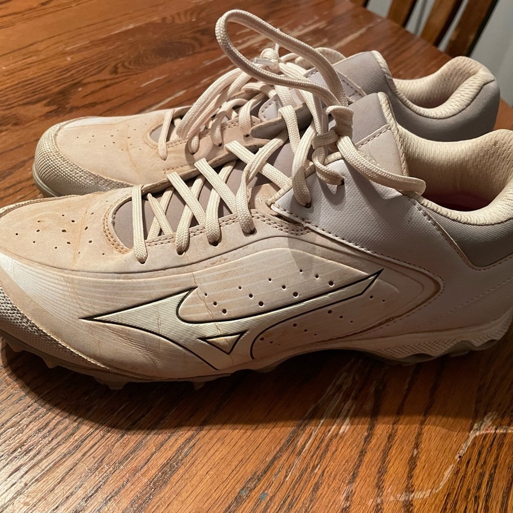 Mizuno finch cleats softball